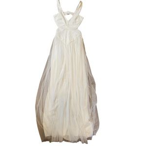 BCBGMAXAZRIA Size 0 white Maxi Dress